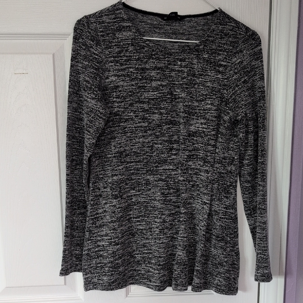 *3/$20 Closet Clearout* s.S Club Monaco Black and Gray Long Sleeve Top